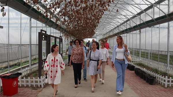 研修班一行在現代農業產業園現場觀摩5