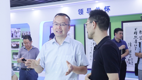 �wϲ�P���L�F�����^���������rչ�d