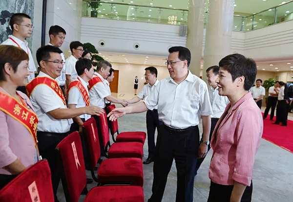 ʡί��ӛ��ʡ�˴�ί������Ԭ��܊��ʡί����ӛ��ʡ�L���ŝ�����ʡ�r(n��ng)�I(y��)�Ƽ�ͻ��ؕ�I�ߺ����M������